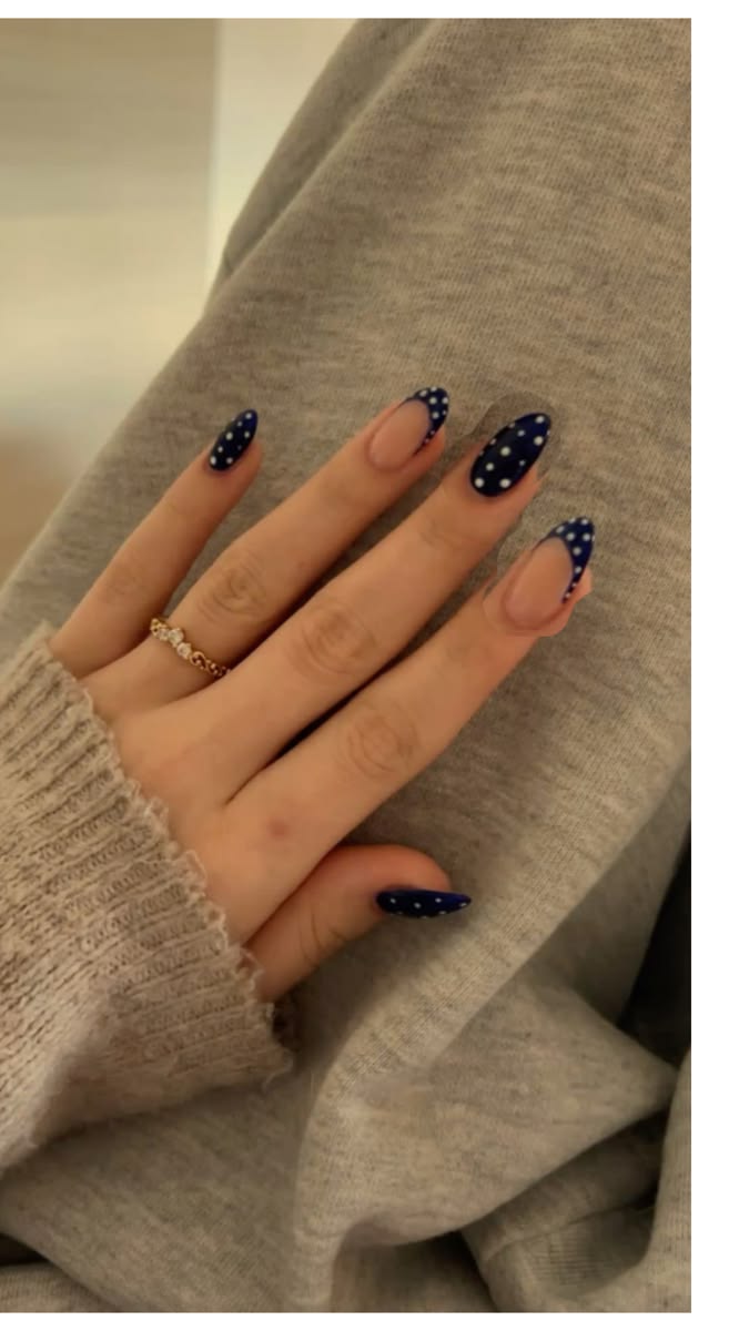 Depois - Nail Art decorada com pedrarias